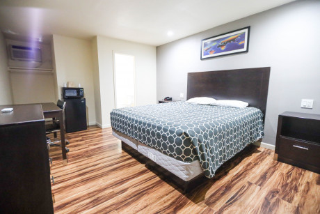 Queen Bed - Non Smoking